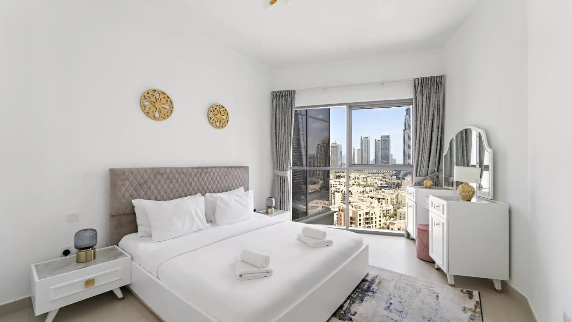Vayk - Spacious 2 Bd Apartment With Burj Khalifa Views Dubai