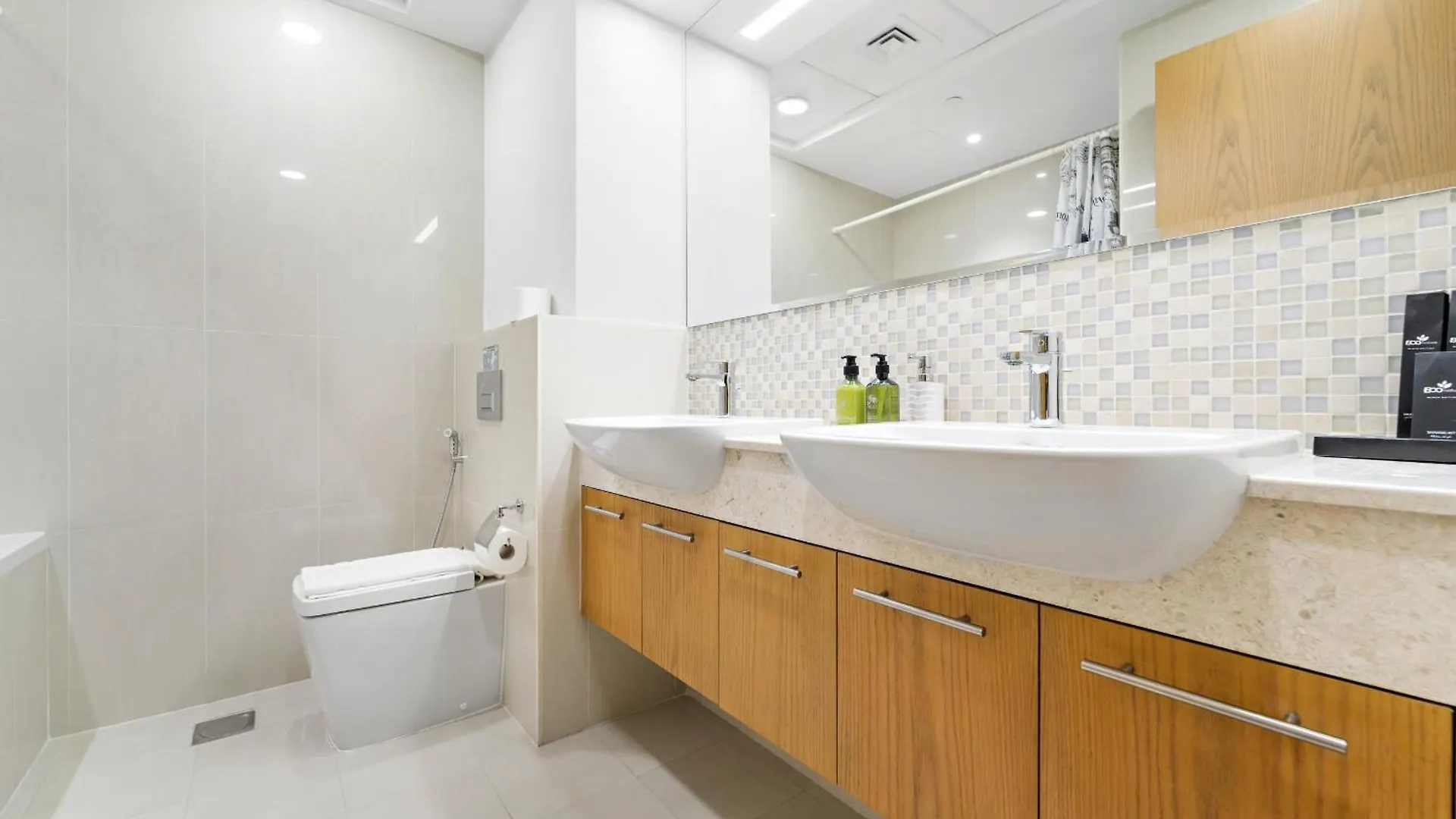 Vayk - Spacious 2 Bd Apartment With Burj Khalifa Views Dubai
