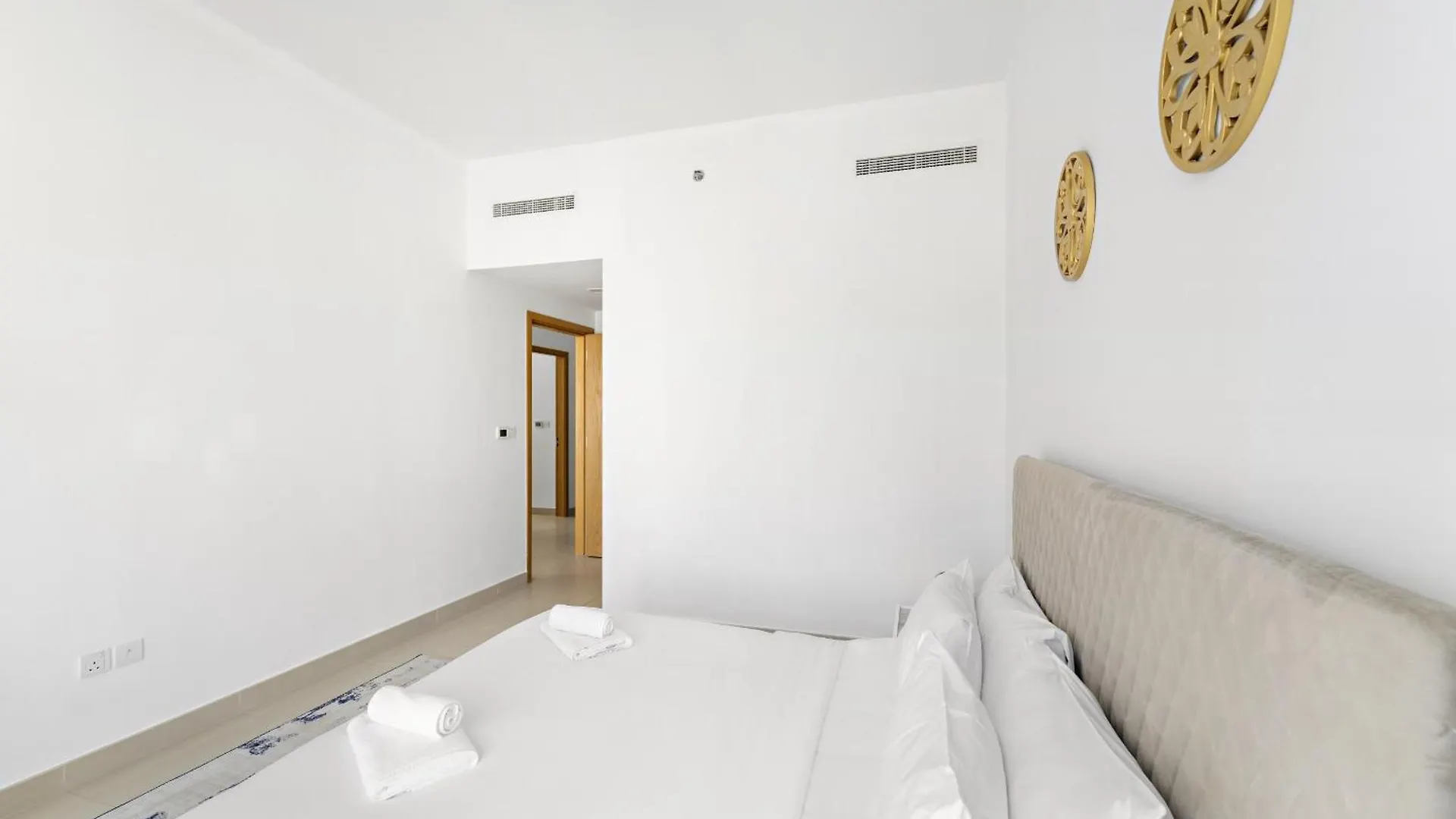 Vayk - Spacious 2 Bd Apartment With Burj Khalifa Views Dubai