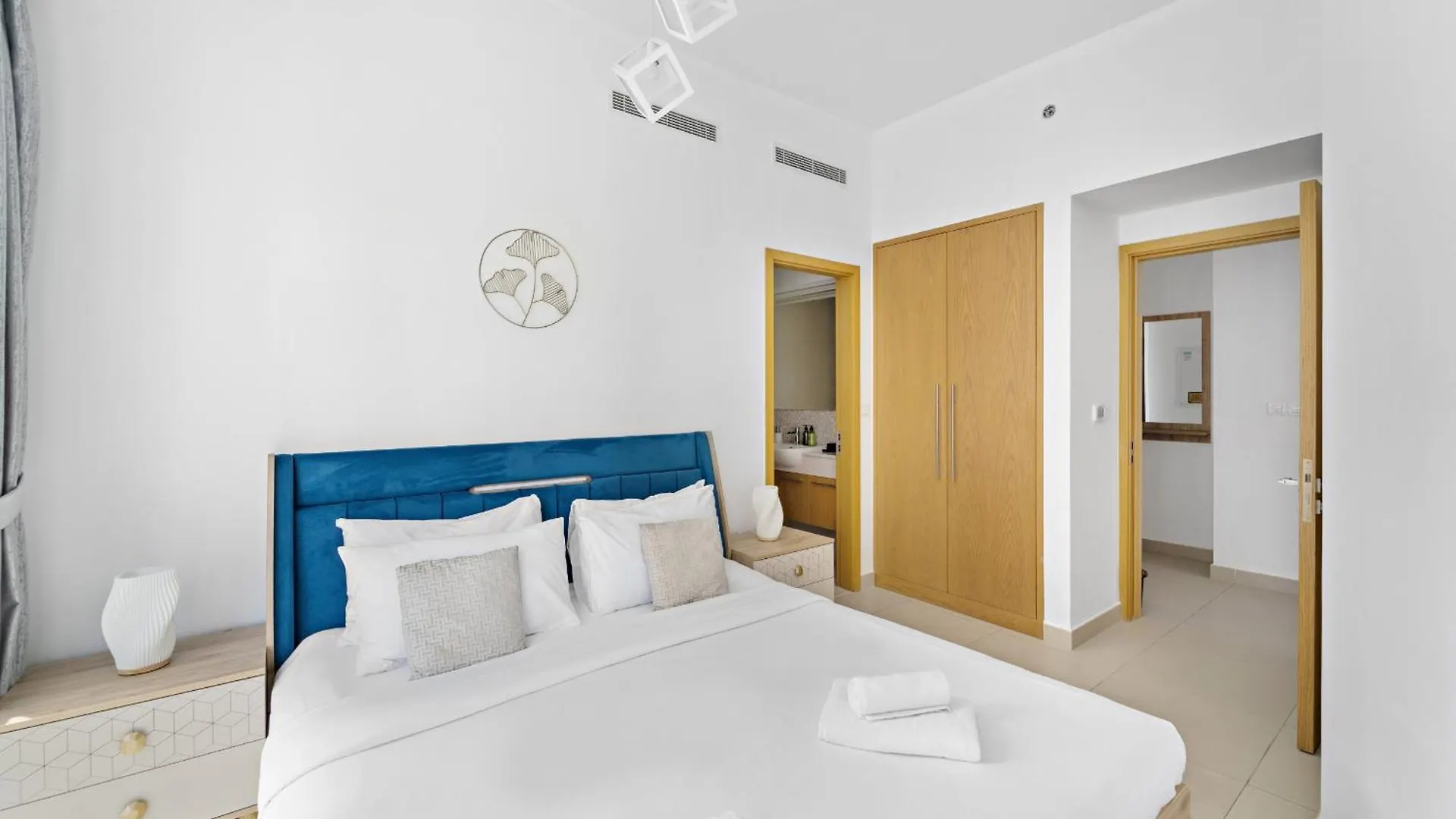 Vayk - Spacious 2 Bd Apartment With Burj Khalifa Views Dubai