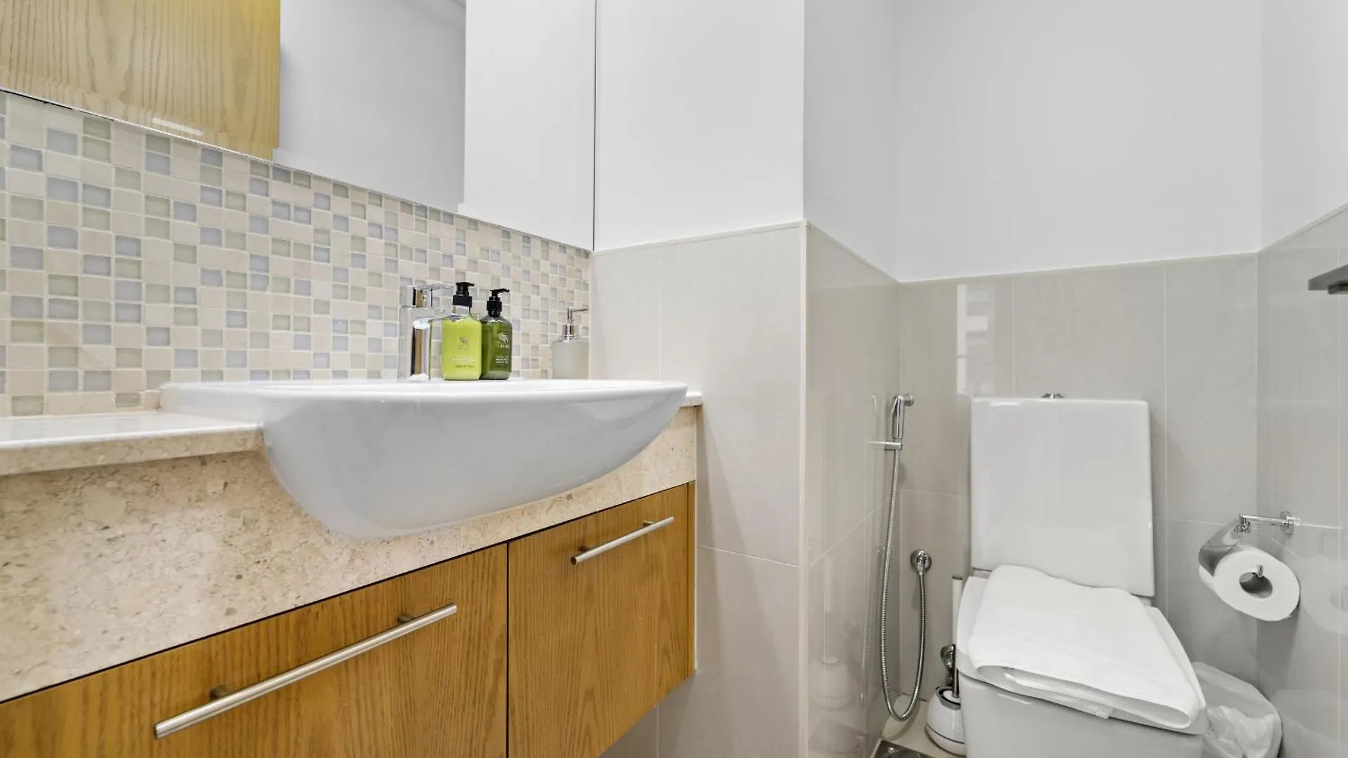 Vayk - Spacious 2 Bd Apartment With Burj Khalifa Views Dubai 0*,
