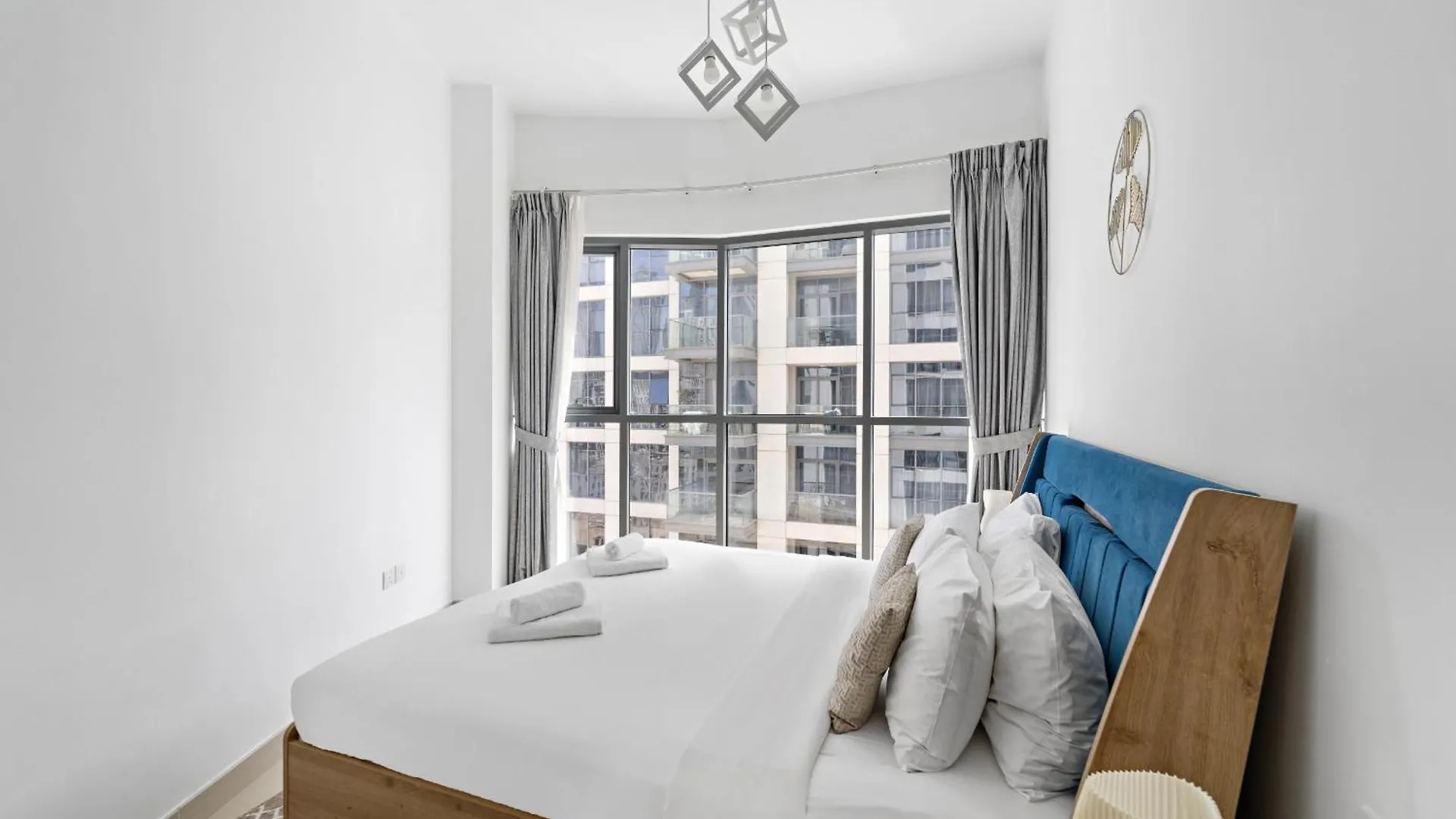Vayk - Spacious 2 Bd Apartment With Burj Khalifa Views Dubai